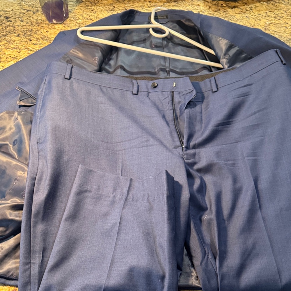 Elegant Ralph Lauren 52R Navy Men's Suit - Jacket and Pants - Picture 7 of 7